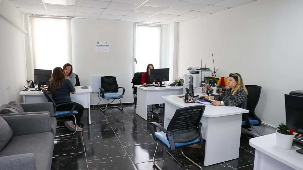 Buca’nın etkin istihdam ofisleri 6 ayda 887 kişiye iş kapısı açtı haberinin görseli