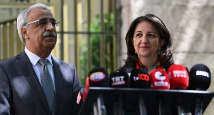 DEM Parti Heyeti İmralı'ya gitti