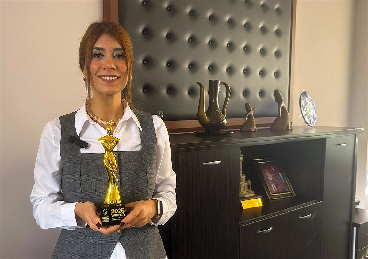 Didem öğretmen, İngiltere&#039;den ödülle döndü başlıklı video haberin görseli