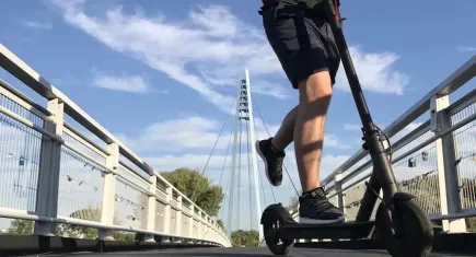 Elektrikli scooterlarda yeni dönem: Yazılım ile belirli alanların dışına çıkılması engellenecek