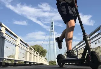 Elektrikli scooterlarda yeni dönem: Yazılım ile belirli alanların dışına çıkılması engellenecek