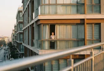 Evimin içi gözüküyor dedi, üst geçit yıkılıp 1 metre ileriye taşındı