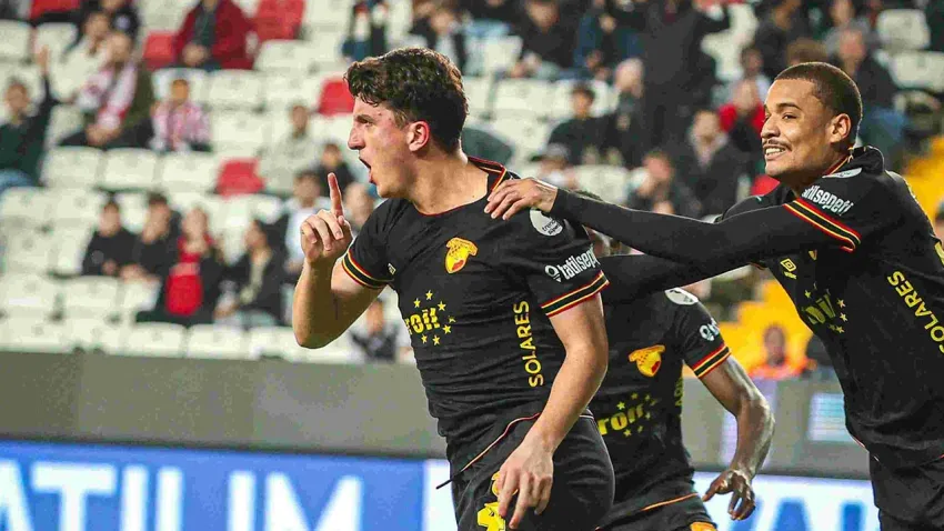 Göztepeli Taha yıldızını parlattı