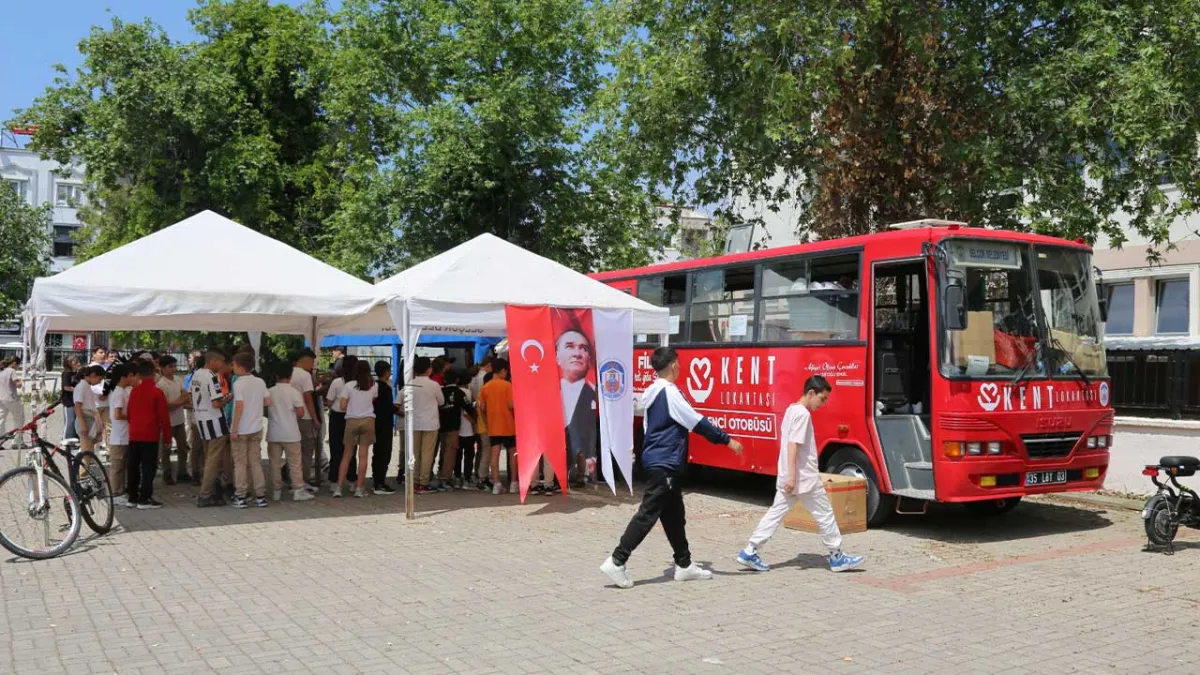 Kent Lokantası öğrenci otobüsü 1. yılını kutluyor haberinin görseli