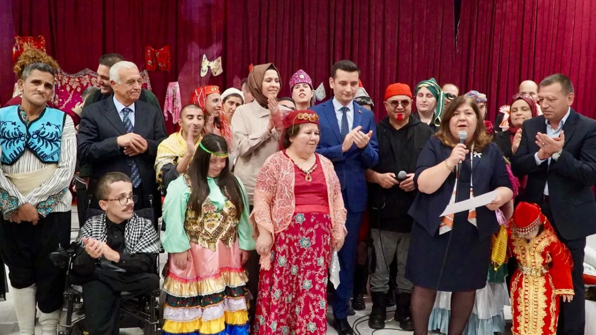 Urla’da Engelsiz Kültür Mozaiği alkış aldı haberinin görseli