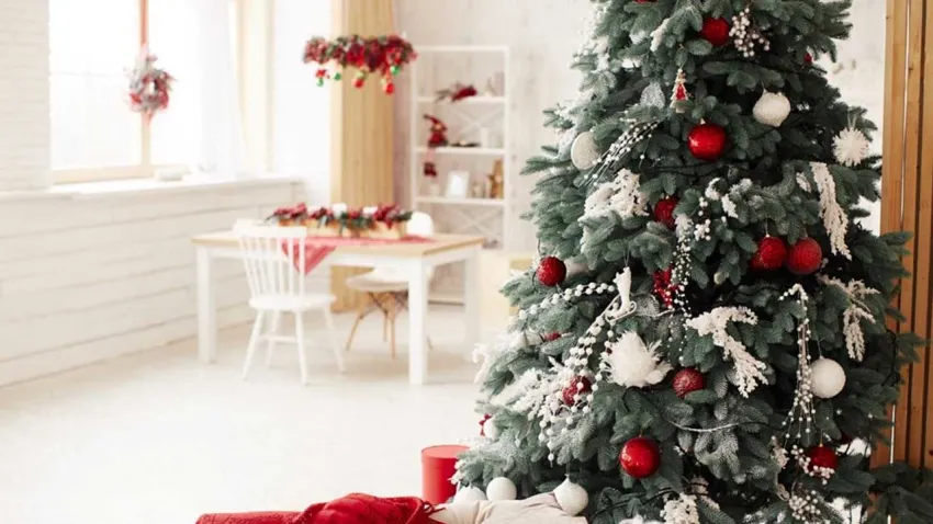 Yılbaşı ağacı kurmanın maliyeti dudak uçuklattı: Fiyatlar 20 bin lirayı aşıyor! haberinin görseli