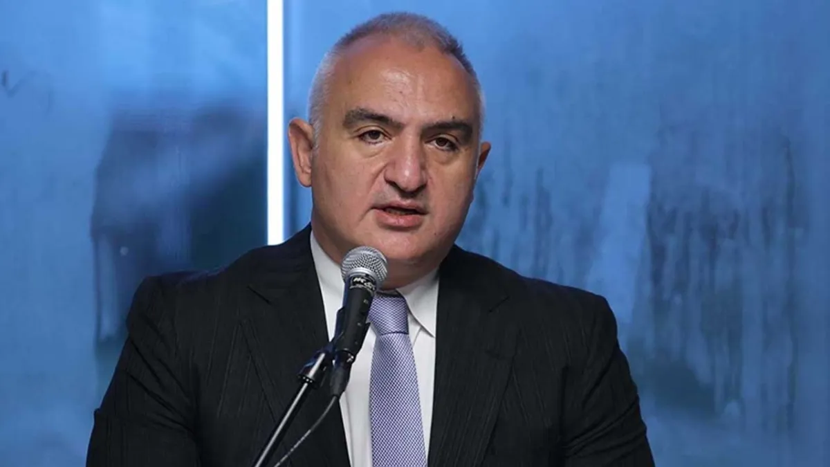 Bakan Ersoy duyurdu: Dizilerin reklam gelirlerindeki azalma nedeniyle destek projesi üzerinde çalışıyoruz haberinin görseli