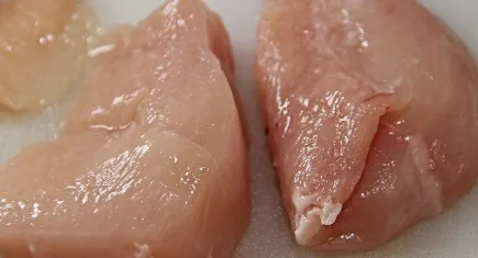 BESD-BİR'den tavuk eti zehirlenmeleri açıklaması: Risk, çoğunlukla hazırlık sürecindeki hatalardan kaynaklanıyor