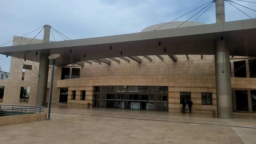 Cam ve seramiğin özgün eserleri Adnan Saygun’da sergilenecek haberinin görseli