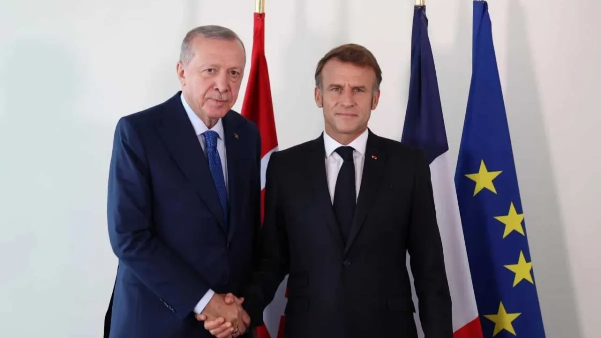 Cumhurbaşkanı Erdoğan Macron ile görüştü! haberinin görseli