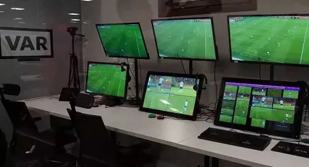 FIFA'dan VAR'a büyük yenilik: Korner ve ikinci sarı kart kararları artık VAR kapsamında olacak