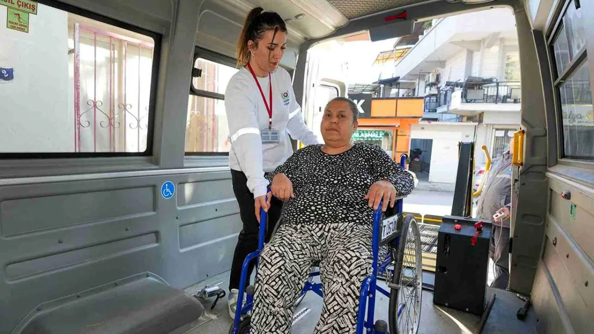 Gaziemir’de engelsiz ulaşım hizmeti haberinin görseli
