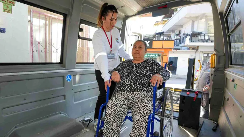 Gaziemir’de engelsiz ulaşım hizmeti