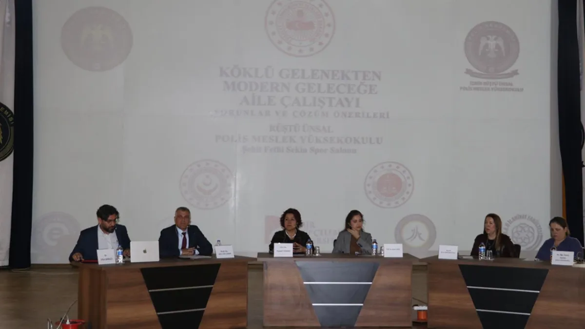 İzmir’de ‘Köklü Gelenekten Modern Geleceğe Aile’ çalıştayı  haberinin görseli