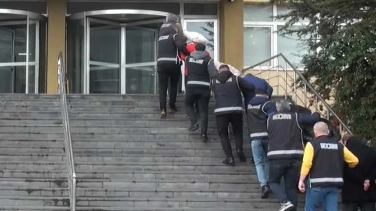 Sahte rapor operasyonu:Yüksek maliyetli kanser ilaçlarıyla kamuyu 88 milyon TL zarara uğratan 12 şüpheli yakalandı haberinin görseli