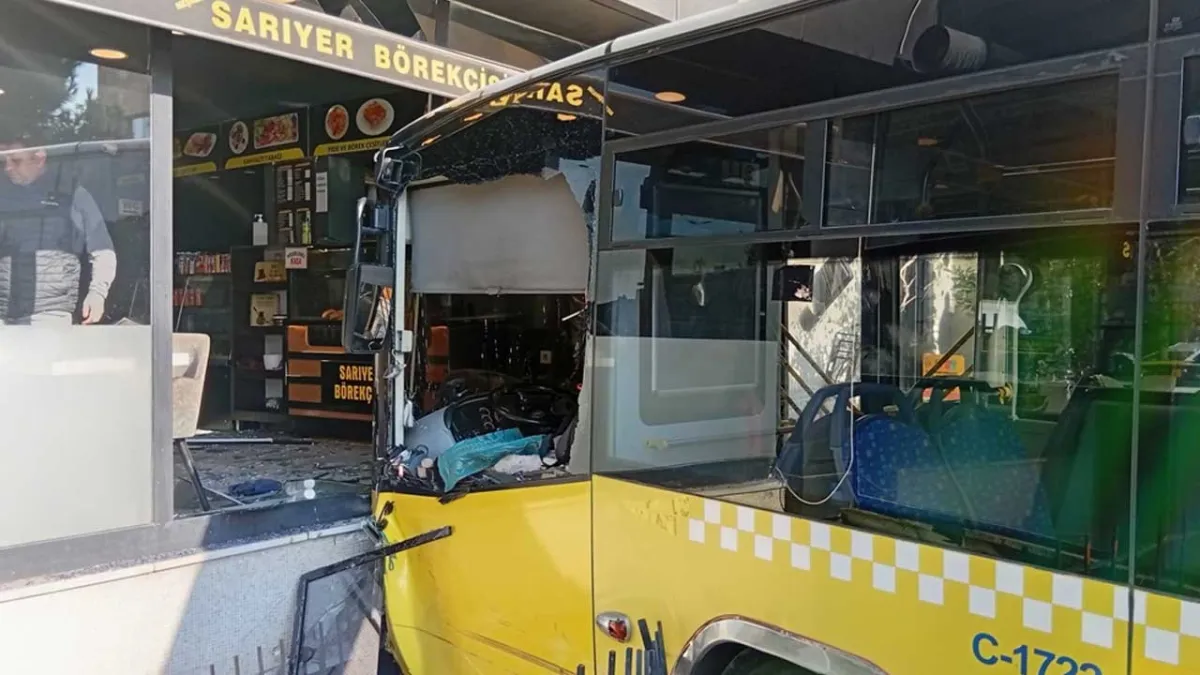 Üsküdar'da korkunç kaza: İETT otobüsü kontrolden çıktı, börekçiye daldı! haberinin görseli