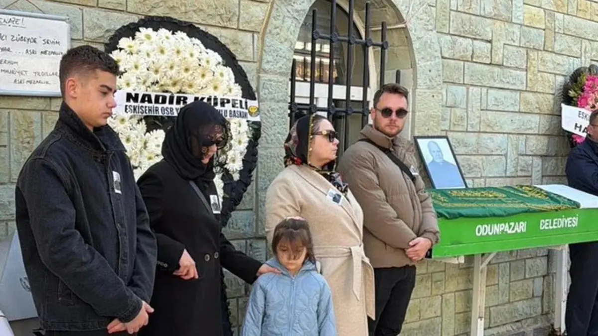 Genç oyuncu Burcu Özberk dedesini kaybetti haberinin görseli