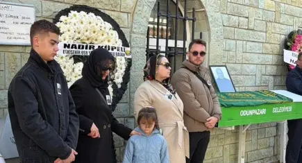 Genç oyuncu Burcu Özberk dedesini kaybetti