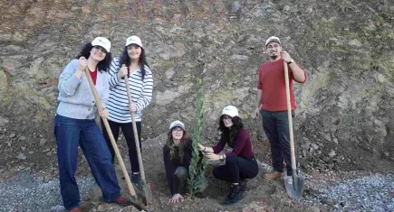 İEÜ’den anlamlı fidan dikimi etkinliği