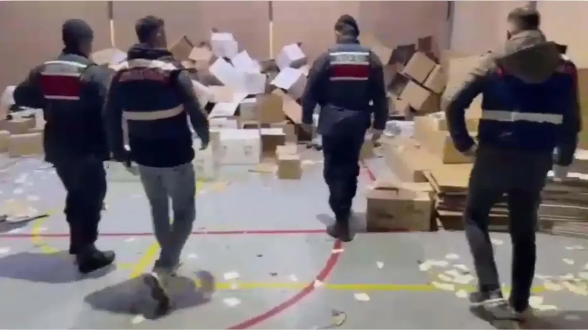 İzmir haber: Yılbaşı öncesi insanları zehirleyeceklerdi haberinin görseli