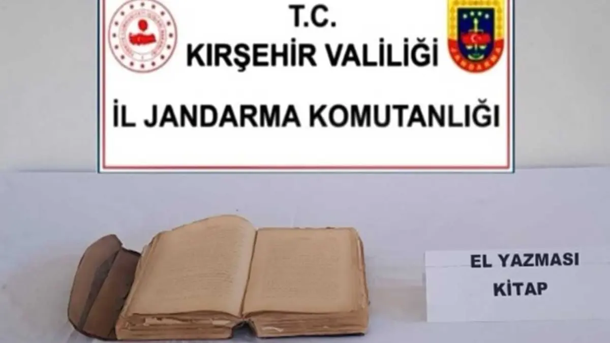 Kırşehir'de tarihi eser operasyonu: Osmanlı Dönemi el yazması Kur’an-ı Kerim ele geçirildi haberinin görseli