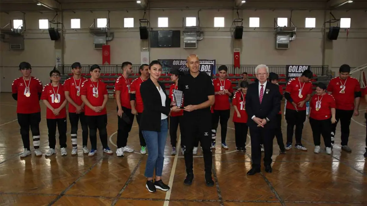 Mavi kapaklar tekerlekli sandalyeye dönüştü haberinin görseli