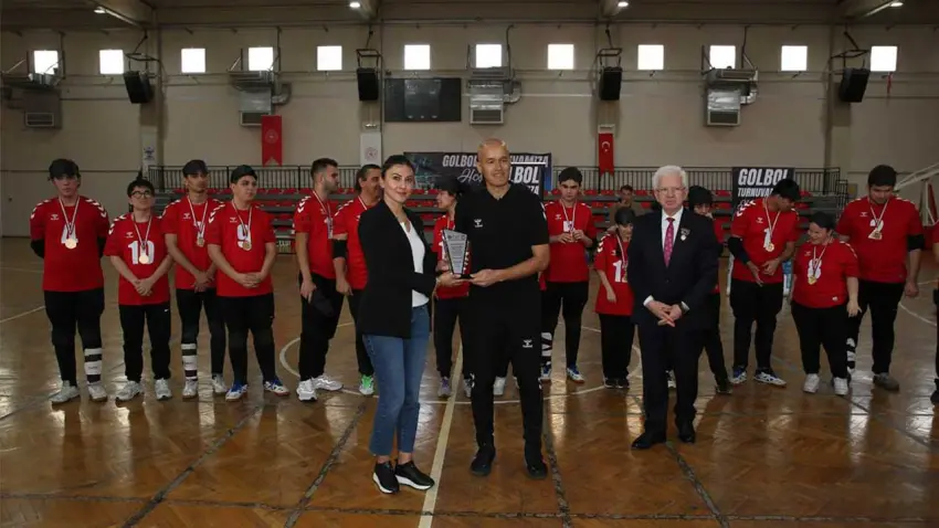 Mavi kapaklar tekerlekli sandalyeye dönüştü