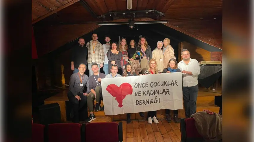 Önce Çocuklar ve Kadınlar Derneği açıkladı: 15 ilde 27 duruşmada çocuklar ve kadınların yanında haberinin görseli