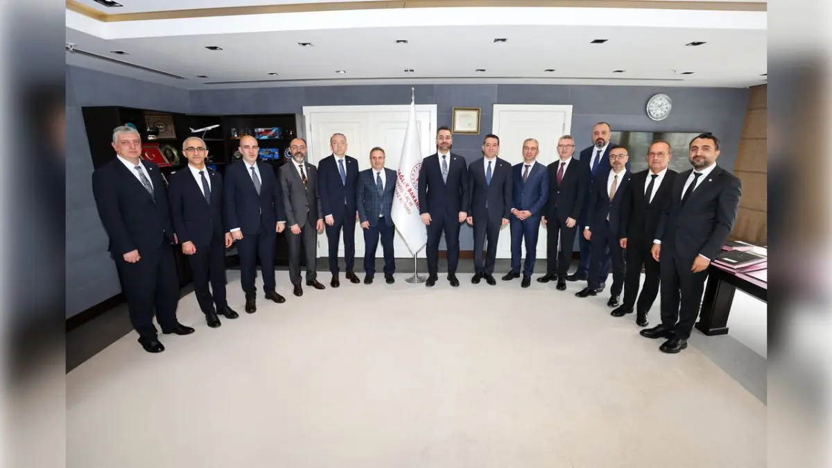 Türk Eczacıları Birliği’nden Türkiye İlaç ve Tıbbi Cihaz Kurumu’na ziyaret haberinin görseli