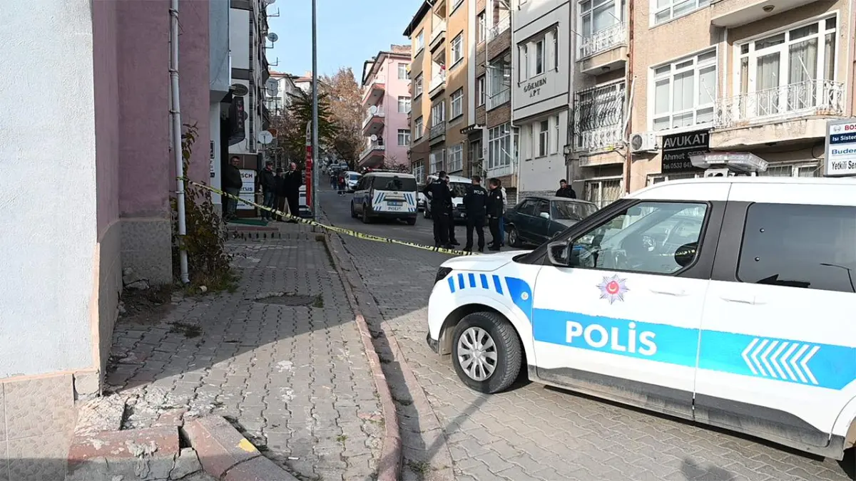 Avukatlık bürosunda kayınpeder dehşeti: Gelinini tabancayla yaraladı, kız kardeşini öldürdü haberinin görseli