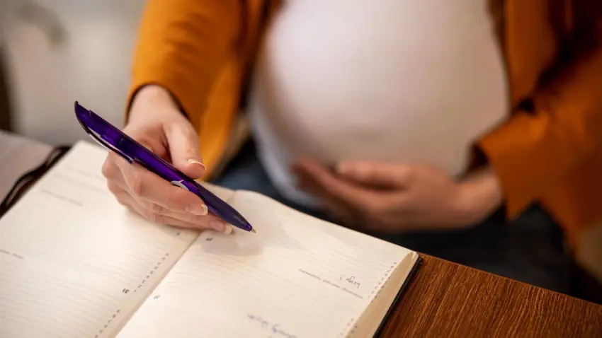 Doğum ve babalık izinlerini içeren düzenlemede sona gelindi: Tarih netleşti, Meclis’e sunulacak
