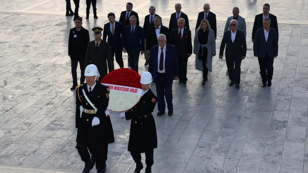 Ege Maden İhracatçıları Birliği, Dünya Madenciler Günü’nde Anıtkabir’i ziyaret etti haberinin görseli