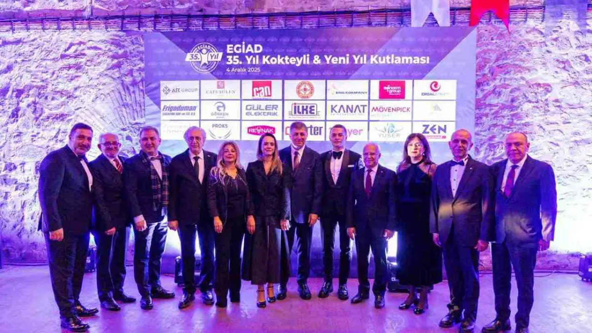 EGİAD 35. yaşını ve yeni yılı birlikte kutladı haberinin görseli