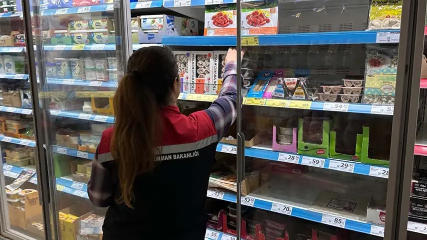 İzmir haber: Son tüketim tarihi geçmiş ürün tespit edilen zincir markete yasal işlem