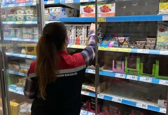 İzmir haber: Son tüketim tarihi geçmiş ürün tespit edilen zincir markete yasal işlem