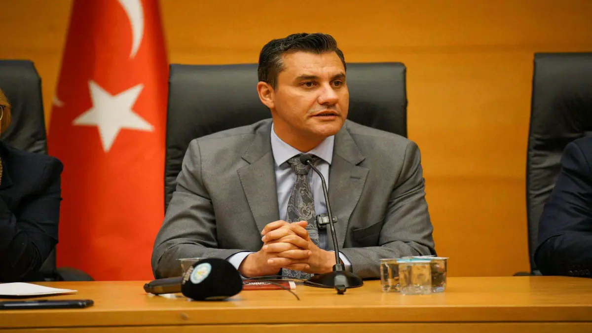 Manisa Belediye Başkanı Ferdi Zeyrek’in ölümüne ilişkin davada sanıklar bugün hakim karşısına çıkıyor haberinin görseli