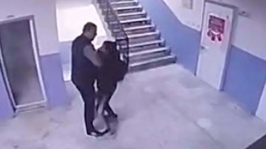 Manisa'da otizimli öğrenciyi merdivenden iten okul müdürünün tahliye talebi reddedildi  haberinin görseli