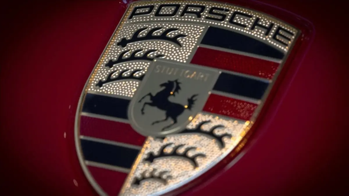 Porsche araçlar alarm veriyor: Yüzlerce Porsche sahibi araçlarını çalıştıramadı haberinin görseli