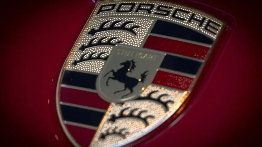 Porsche araçlar alarm veriyor: Yüzlerce Porsche sahibi araçlarını çalıştıramadı haberinin görseli