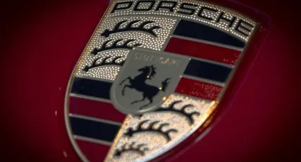 Porsche araçlar alarm veriyor: Yüzlerce Porsche sahibi araçlarını çalıştıramadı