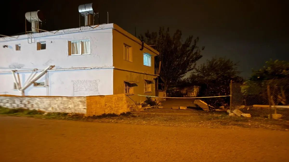 77 yaşındaki adam eşini öldürüp banyoya gömdü haberinin görseli