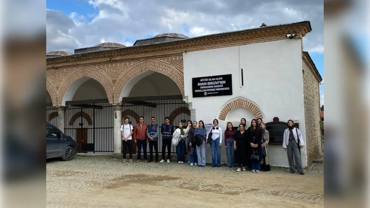 Büyükşehir’den üniversite öğrencilerine Tire gezisi haberinin görseli