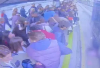 Cevizlibağ'da metrobüs kazası: Baygınlık geçirerek düşen 14 yaşındaki kıza metrobüs çarptı