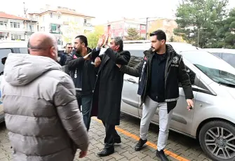 Gelinini tabancayla yaralayıp, onun kız kardeşini öldüren kayınpeder tutuklandı