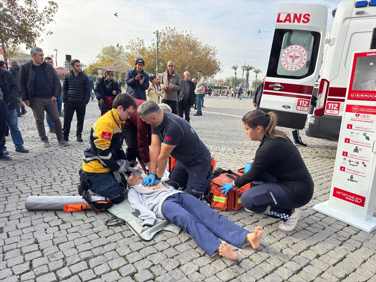 İzmir&#039;de 20 bölgeye ani kalp durmalarına karşı şok cihazı yerleştirildi başlıklı video haberin görseli