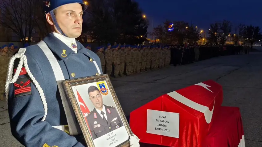 Muş'ta silah kazası: İlçe Jandarma Komutanı Üsteğmen Kablan hayatını kaybetti haberinin görseli