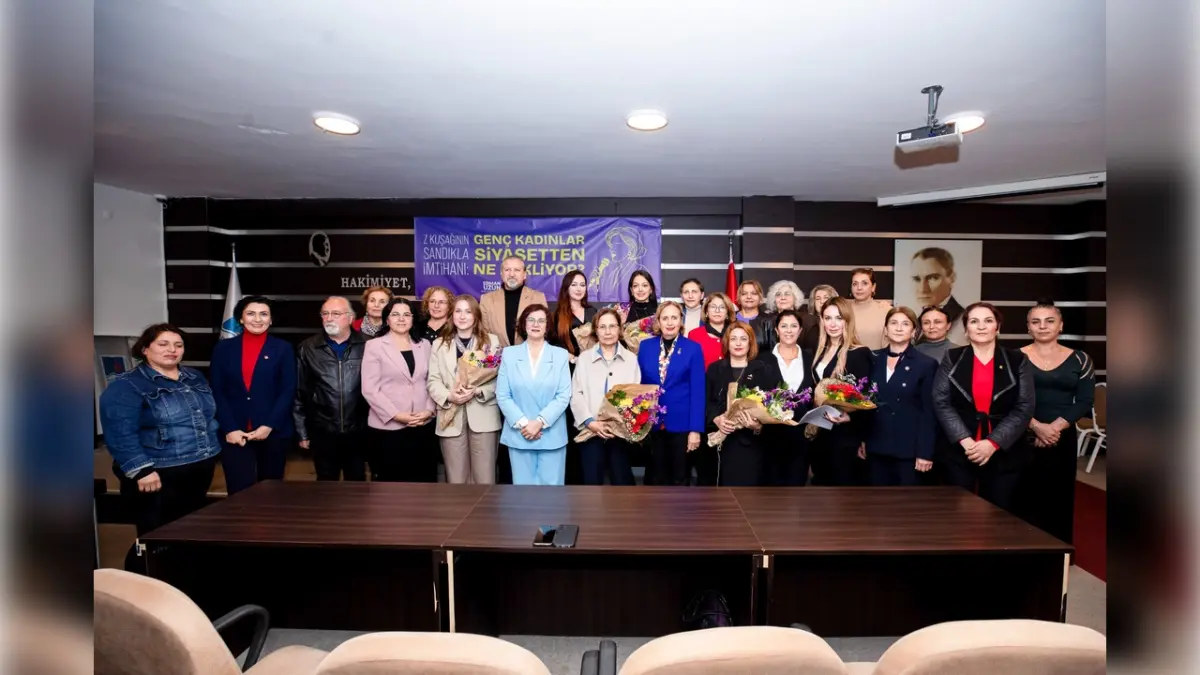 Narlıdere’de genç kadınlar siyasete ses verdi haberinin görseli