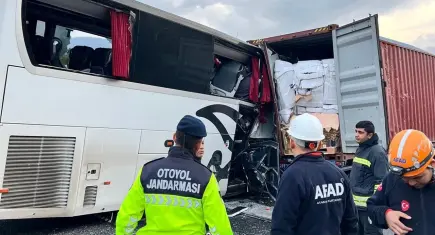 Osmaniye’de feci kaza! Otobüs ile TIR çarpıştı: Çok sayıda ölü ve yaralı var