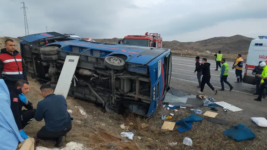 Sivas’ta kaza: Cezaevi nakil aracı devrildi haberinin görseli