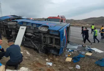 Sivas’ta kaza: Cezaevi nakil aracı devrildi